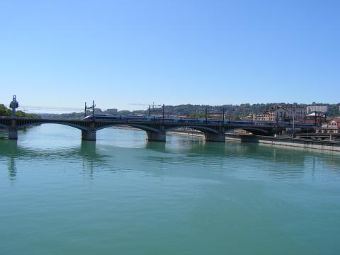5590154_l Blick auf das Viertel „les berges du Rhône“