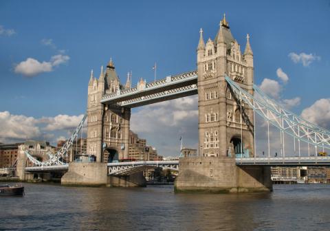6104191_l Blick auf die Tower Bridge