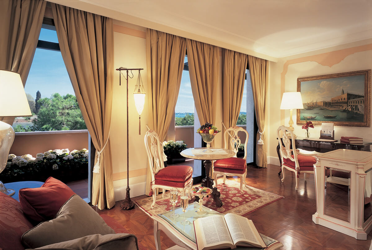 cipriani_room2
