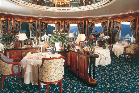 Im Gourmetrestaurant LePavillon serviert Zwei-Sterne-Koch Martin Herrmann kreative Feinschmeckerspeisen der französischen Grand Cuisine.