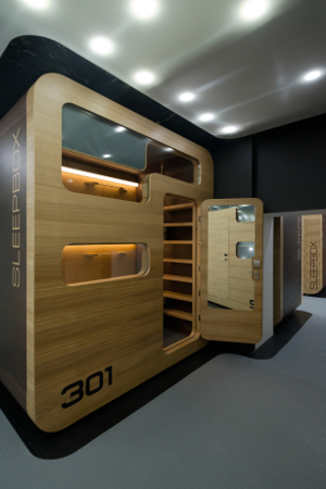 Außenansicht einer Kajüte des Sleepbox Hotels Tverskaya (Moskau, Russland) sleepbox2