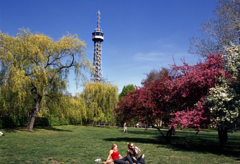 Der Park auf dem Hügel Petřín Der Park auf dem Hügel Petřín