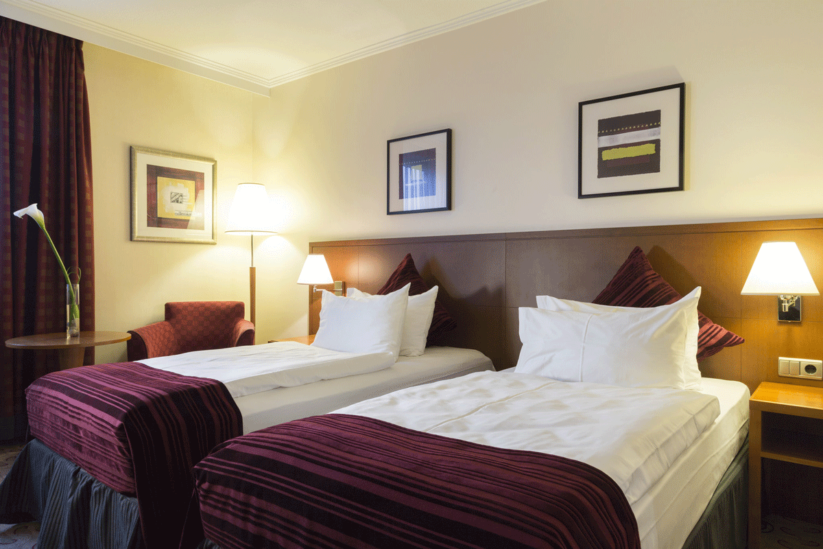 Ein Zweibettzimmer im Crowne Plaza Hamburg - City Alster in Hamburg.