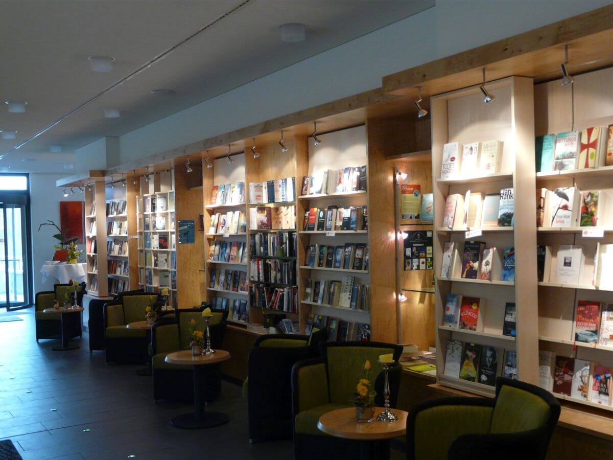 Hotel mit Bibliothek