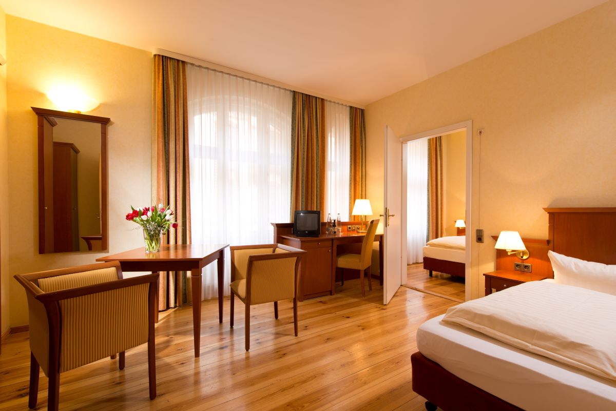 rollstuhlgerechtes Doppelzimmer im Hotel in Berlin