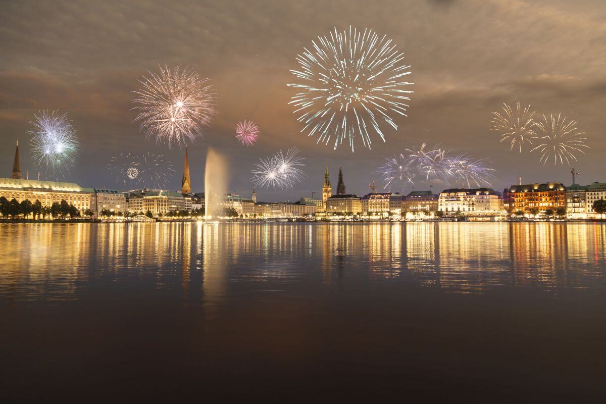 Feuerwerk am Hamburger Hafen