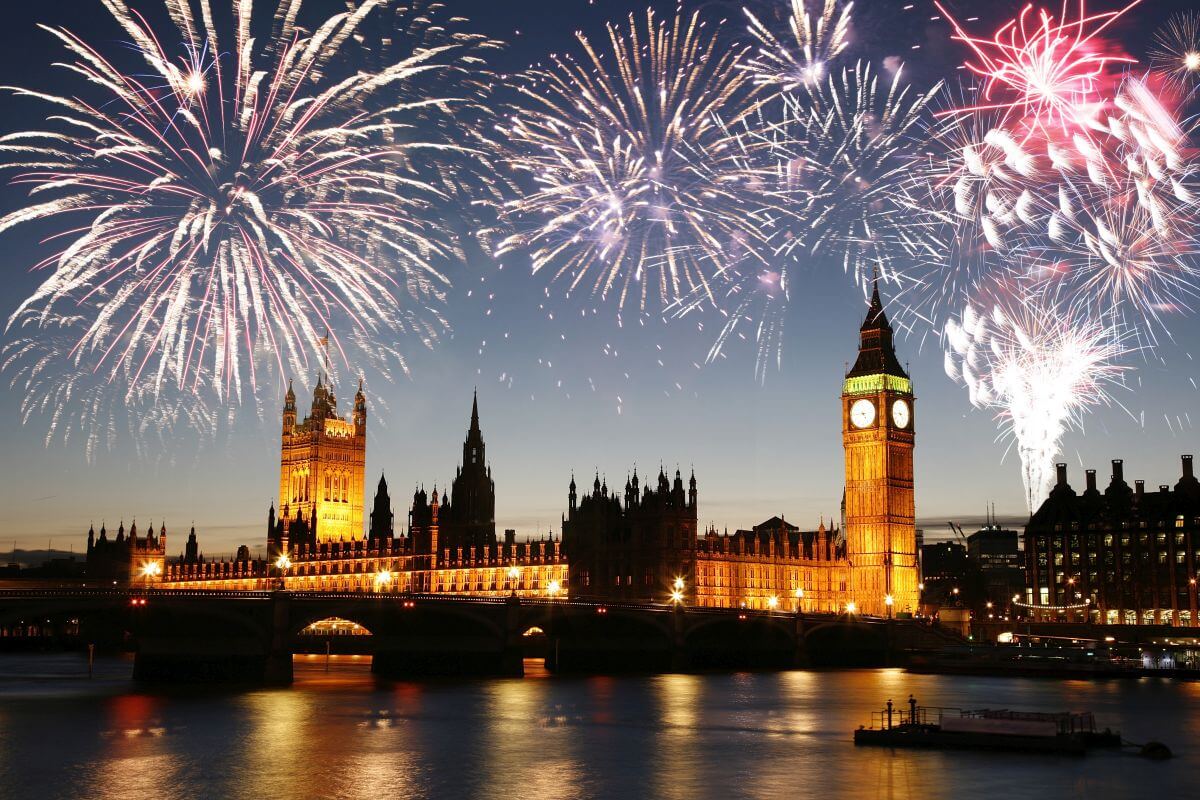 Feuerwerk über dem Big Ben in London